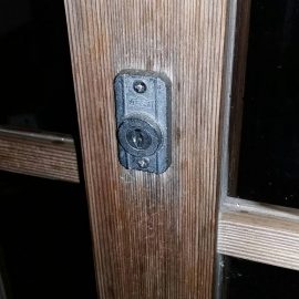 玄関にある引き戸の鍵が閉められなくなった｜京都市東山区七条
