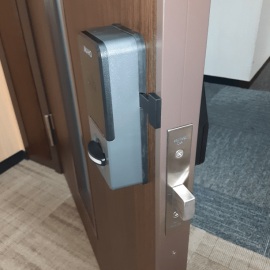 オフィスの室内扉の電子錠取付｜足立区