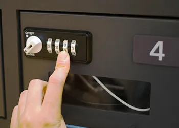 ロッカーのダイヤル錠