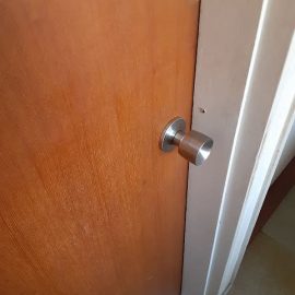 室内扉のドアノブを鍵付きのものに交換したい｜西多摩郡日の出町からのご依頼_作業前