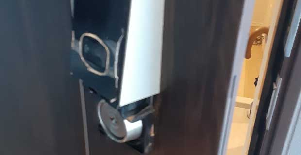 新しくシリンダー錠を取り付け