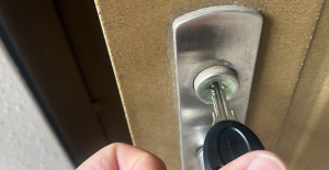 鍵が奥まで挿さらず使用できない｜横浜市港南区港南