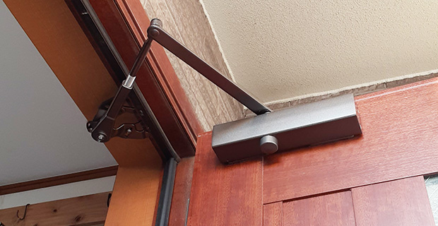 大阪市北区芝田のドアクローザー交換