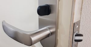 大阪市港区弁天のトイレ扉