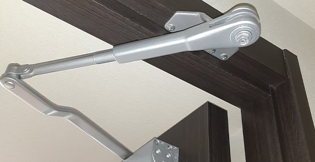 大阪市天王寺区国分町のドアクローザー