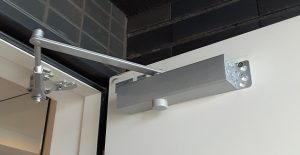 堺市堺区三条通ドアクローザー交換