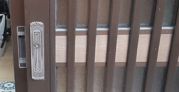 足柄下郡真鶴町吉浜の引戸の鍵交換