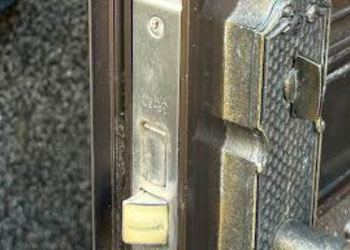 サムラッチ錠のメーカーと型番