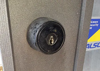 玄関の鍵交換｜宮城県登米市