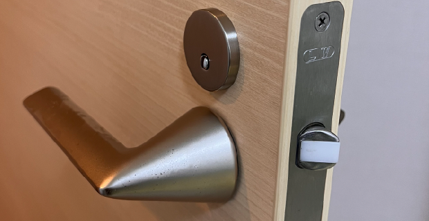 室内用ドアノブに鍵を後付け