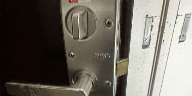 鍵が回らないためサムターン回しにて解錠｜世田谷区成城