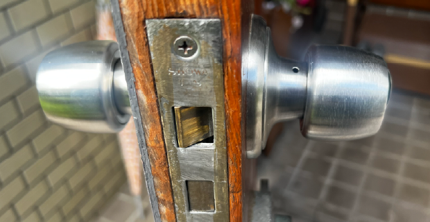 世田谷区上祖師谷の玄関の鍵開け