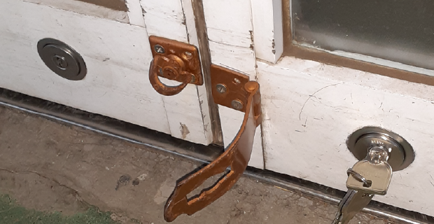 京都市東山区東瓦町の店舗跡地の鍵交換