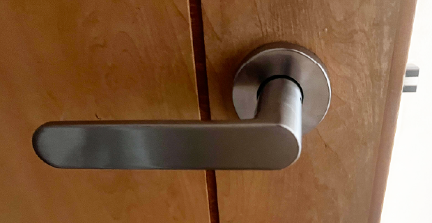 川西市鼓が滝の戸襖錠ラッチ交換