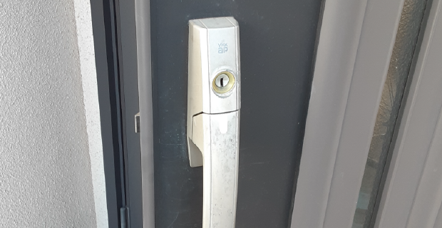 宍粟市一宮東市場のプッシュプル錠交換