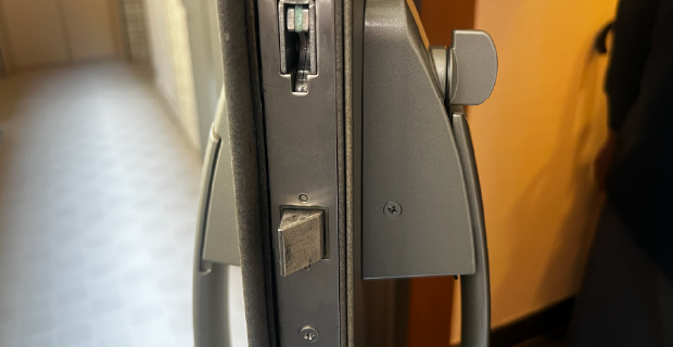 猪名川町松尾台のフロントプレート修理