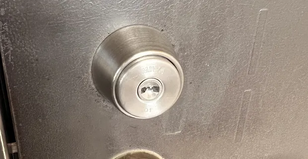 玄関扉鍵交換