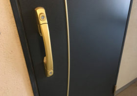 マンションの玄関