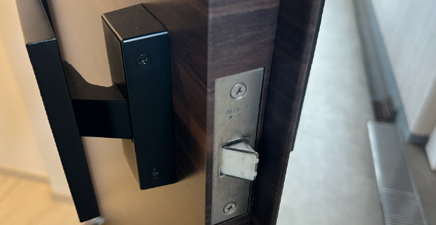 杉並区永福のマンションの玄関ラッチ調整