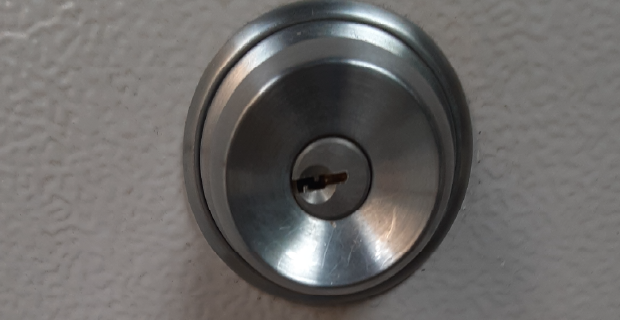 町田市山崎町の玄関玉座解錠