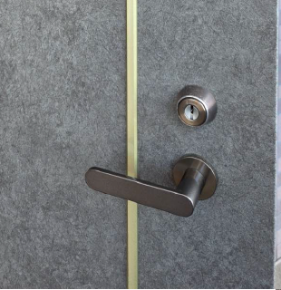 吹田市山田北のマンション鍵交換と補助錠取り付け