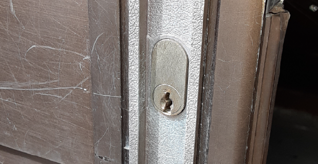 東京都中央区月島の引き戸戸先錠交換