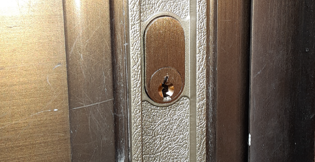 東京都中央区月島の引き戸戸先錠交換