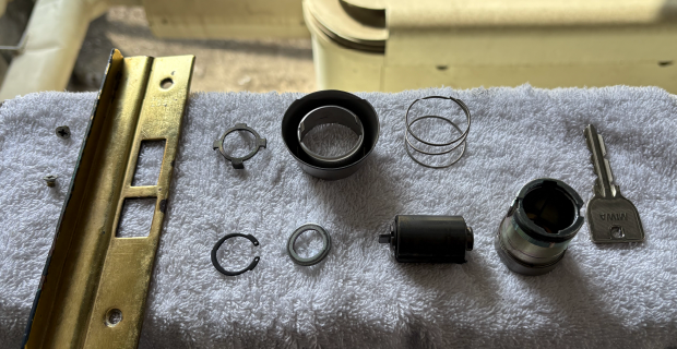 横浜市港北区綱島のマンションのシリンダー分解洗浄