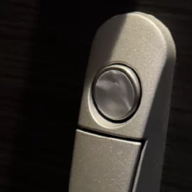 杉並区久我山の電子錠に物理鍵を取り付け