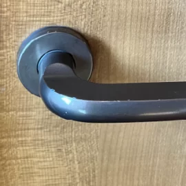 練馬区早宮の室内ドアレバーを鍵付きに交換