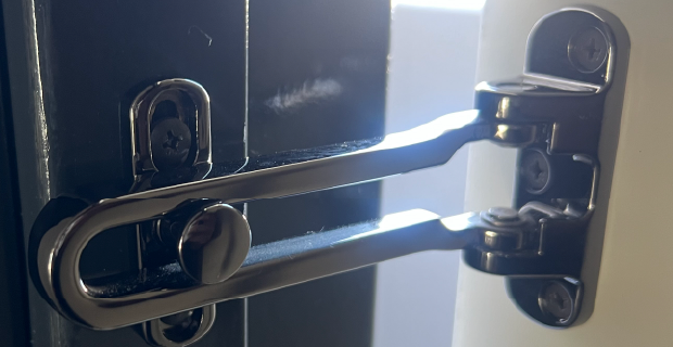 杉並区荻窪の玄関ドアバー（ドアガード）修理