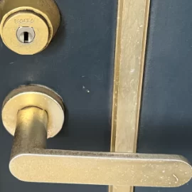 旅行先で鍵をなくしたためカバエースLAレバーハンドル錠を非破壊解錠│杉並区和泉