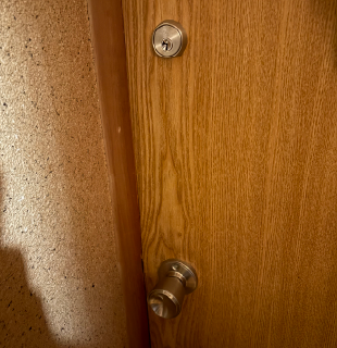 練馬区貫井のマンション室内ドアに鍵を新規取付