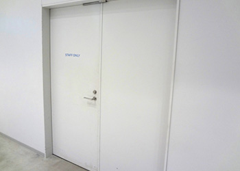 オフィスの出入り口
