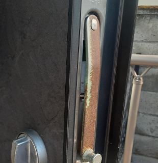 杉並区善福寺の戸建てで錠ケースのガードロック部分を撤去