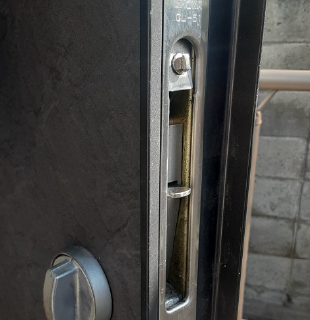 杉並区善福寺の戸建てで錠ケースのガードロック部分を撤去