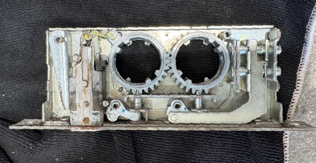 練馬区氷川台の自動ドアの錠前分解洗浄