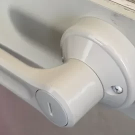 江戸川区南小岩浴室扉ドアノブ交換