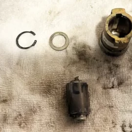 江戸川区平井玄関のシリンダーを分解洗浄