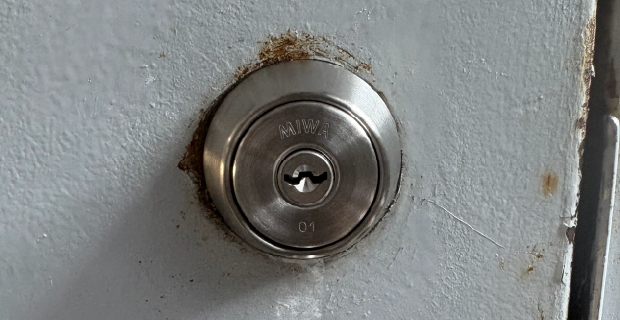 練馬区羽沢のマンション事務所ドア鍵交換・ドアクローザー交換