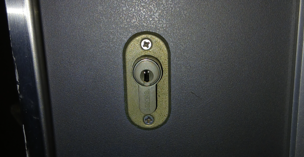 東京都中央区築地のマンション玄関鍵ユーロプロファイルシリンダー交換