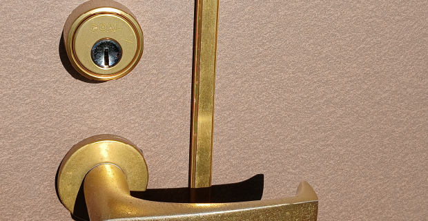 東京都中央区日本橋箱崎町のマンションの錠ケース分解洗浄