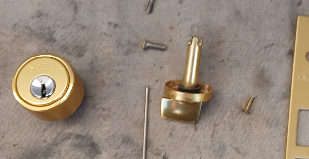 東京都中央区日本橋箱崎町のマンションの錠ケース分解洗浄