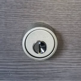 引っ越し先の玄関の鍵を逆マスター仕様で交換｜江戸川区平井