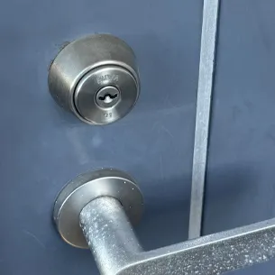 山梨県甲府市中畑町鍵交換