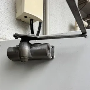 山梨県甲府市美咲ドアクローザー交換