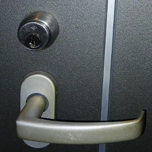 山梨県甲府市中村町鍵交換