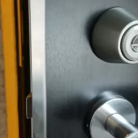 山梨県甲府市平瀬町鍵解錠