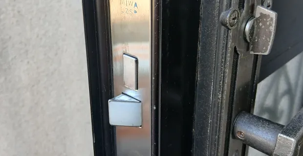 山梨県甲府市緑が丘錠ケース交換