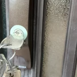 【召し合せ錠】玄関の鍵が施錠できないためMIWA PSに交換｜山梨県甲府市天神町